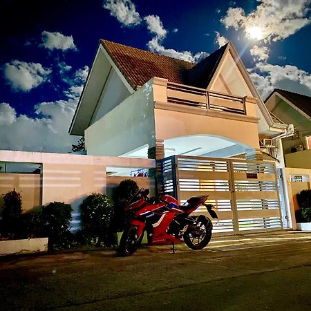 Hillary Timog Park Homes Angeles Exterior photo